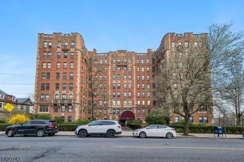 375 Mt Prospect Ave #6DW, Newark, NJ 07104