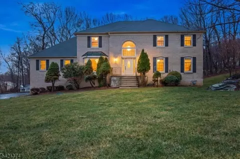 17 Pleasant Village Dr, Succasunna, NJ 07876