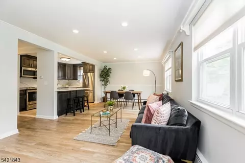 7 Van Vleck St #9, Montclair, NJ 07042