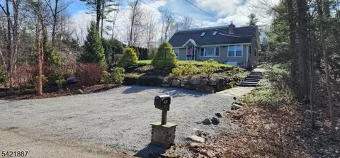 426 E Lake Shore Dr, Highland Lakes, NJ 07422