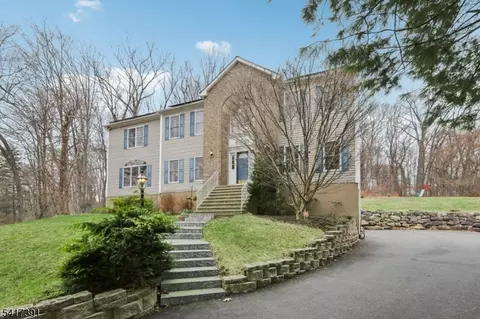 64 Fords Rd, Randolph, NJ 07869
