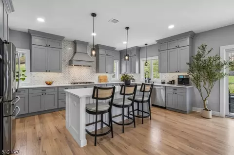 518-520 Cardinal Ln, Green Brook, NJ 08812