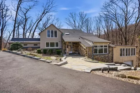 109 Taylortown Rd, Boonton, NJ 07005