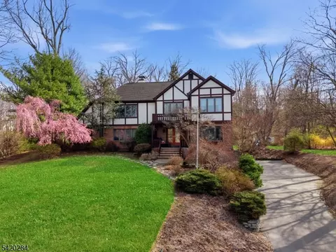 15 Turner Ln, Towaco, NJ 07082