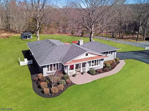 13 Laurel Pl, Chester, NJ 07930