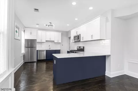 25 Waldo Ave #3, Bloomfield, NJ 07003