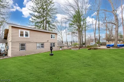 Exterior - 47 Hillside Rd, Sparta, NJ 07871 photo 2 of 3