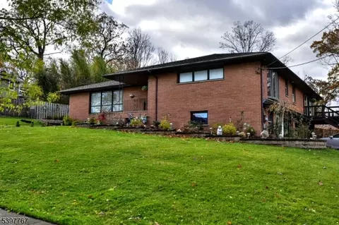 7 Jefferson Pl, Wayne, NJ 07470 photo 3