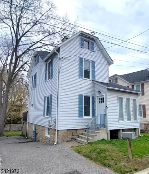 5 Cedar St, Newton, NJ 07860