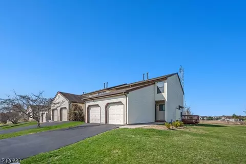 233 Spruce Ct, Flemington, NJ 08822