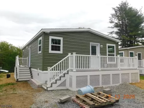 64 Back St, Oxford, NJ 07863