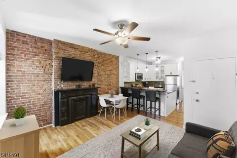 211 14th St #3R, Hoboken, NJ 07030