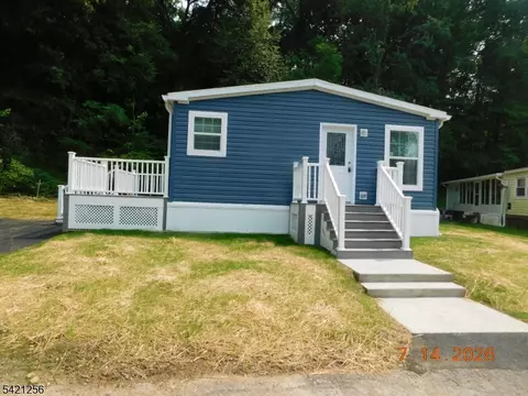 45 Back St, Oxford, NJ 07863