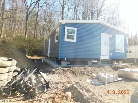 45 Back St, Oxford, NJ 07863