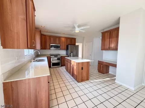 Kitchen - 40 Glen Eagles Rd, Washington, NJ 07882 photo 3 of 3