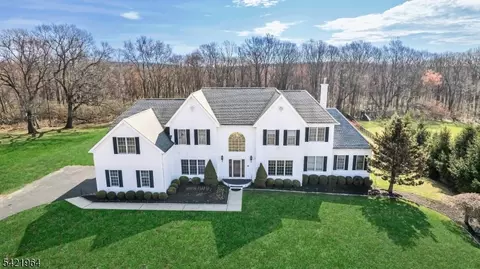 16 Southwind Dr, Mount Olive, NJ 07836