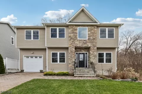 2 Calumet Ave, Lake Hiawatha, NJ 07034