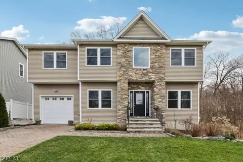 2 Calumet Ave, Lake Hiawatha, NJ 07034