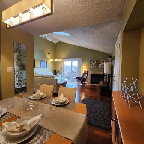 5321 Ravens Crest Dr, Plainsboro, NJ 08536