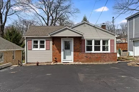 106 Dupont Ave, Hopatcong, NJ 07843