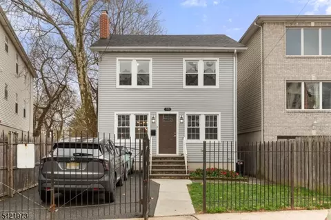 38 Hinsdale Pl, Newark, NJ 07104
