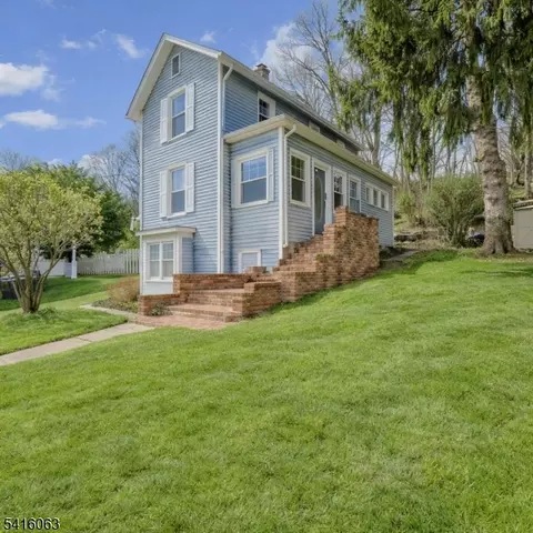 24 W Main St, Clinton, NJ 08809