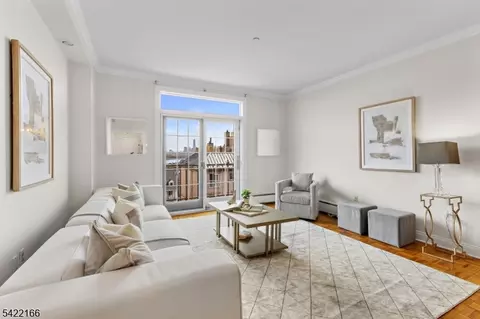 207-66 Shearwater Ct #66, Jersey City, NJ 07305