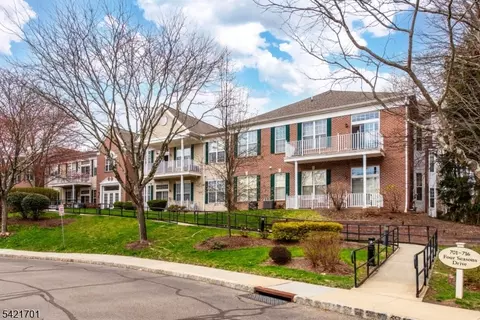 703 Four Seasons Dr #703, Wayne, NJ 07470