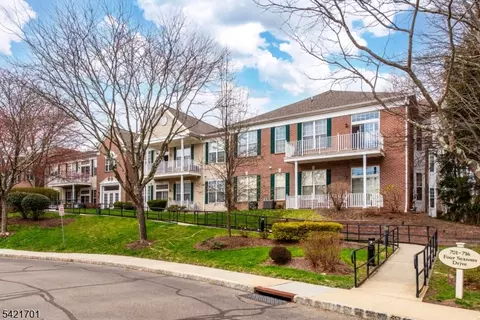 703 Four Seasons Dr #703, Wayne, NJ 07470