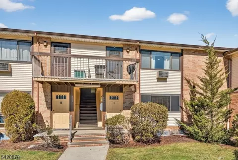 810 Cricket Ln, Woodbridge Twp, NJ 07095