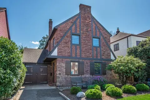 31 Windsor Rd, Clifton, NJ 07012