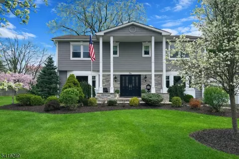 1 Dellmead Dr, Livingston, NJ 07039