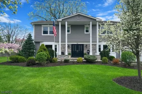 1 Dellmead Dr, Livingston, NJ 07039