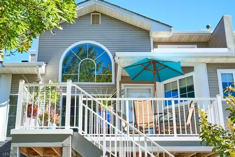 80 Ashley Ct, Bedminster, NJ 07921
