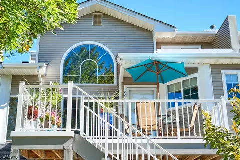 80 Ashley Ct, Bedminster, NJ 07921