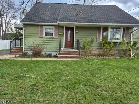 66 Independence Dr, Roselle, NJ 07203