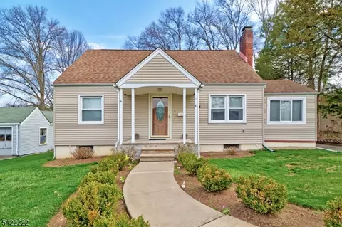 11 Barnida Dr, East Hanover, NJ 07936