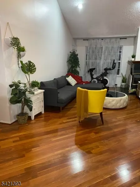 1026 Castle Rd, Mahwah, NJ 07430