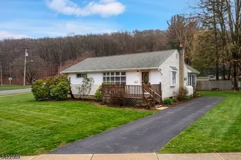 18 Dickerson Mine Rd, Mine Hill, NJ 07803