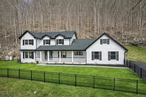 146 Rockaway Rd, Lebanon, NJ 08833