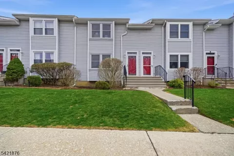 28 Village Dr, Hamburg, NJ 07419