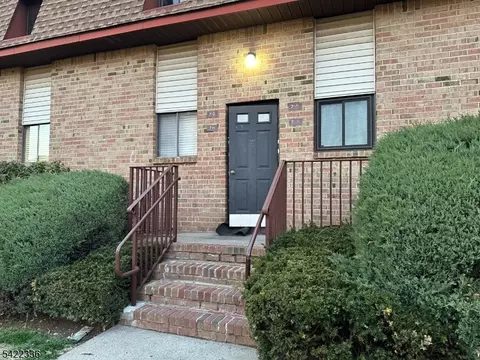 710 N Oaks Blvd, North Brunswick Twp, NJ 08902