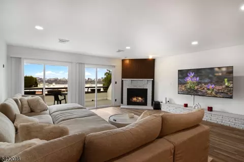 300 Gorge Rd #36, Cliffside Park, NJ 07010