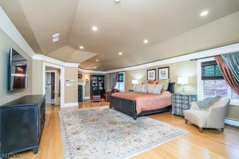 22 Sunset Ln, Upper Saddle River, NJ 07458 photo 12