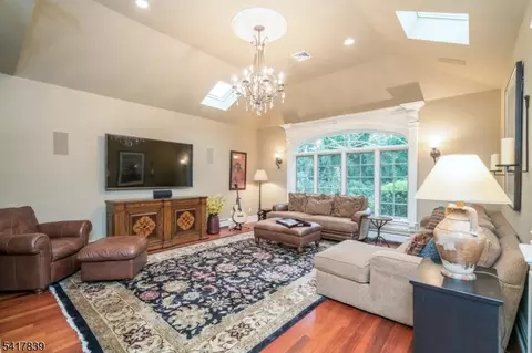 22 Sunset Ln, Upper Saddle River, NJ 07458 photo 9