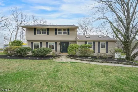 52 Dorothy Dr, Morristown, NJ 07960