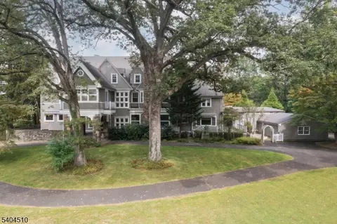 17 Three Gables Rd, Morristown, NJ 07960