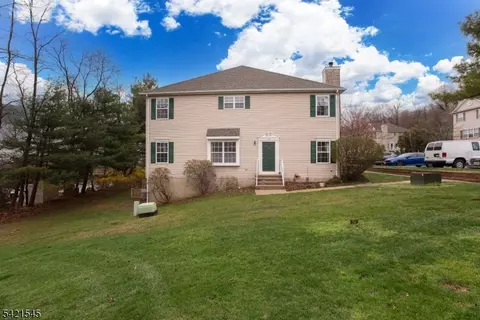 109 Tallwood Ln, Green Brook, NJ 08812