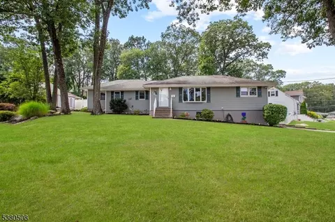 180 Rafkind Rd, Bloomingdale, NJ 07403