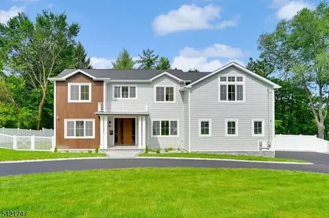 15 Orchard Ln, Livingston, NJ 07039